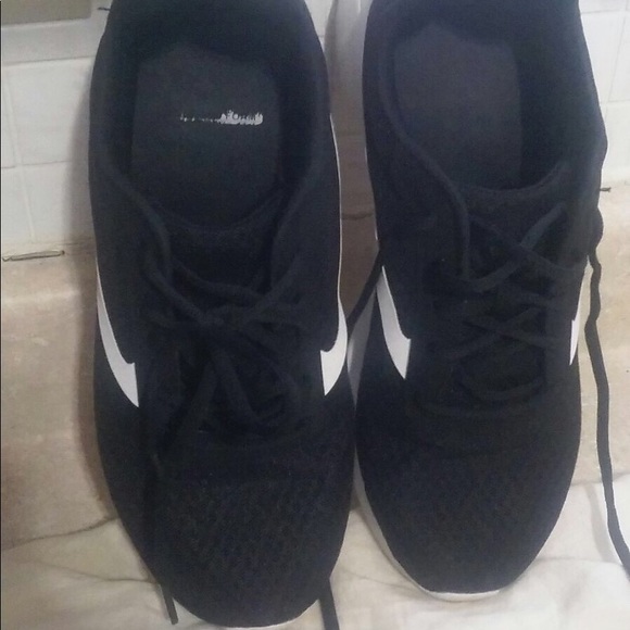 Running Shoes - Picture 2 of 3